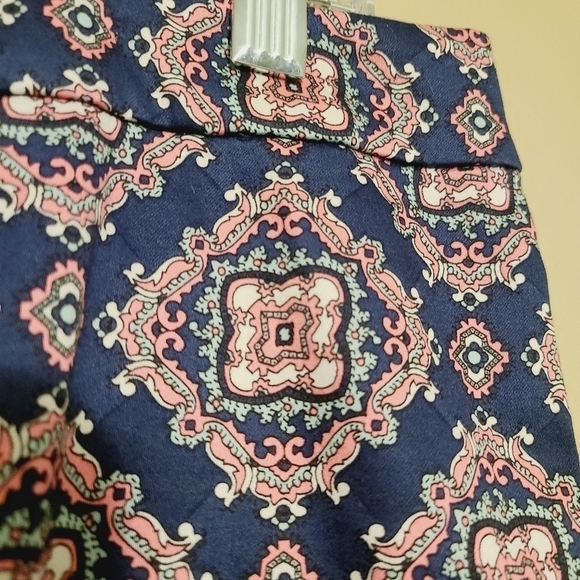 J. Crew Factory | Navy & Pink Floral Pencil Skirt (Size 10) - Picture 3 of 12